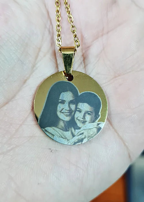 Dije Redondo Dorado Personalizado
