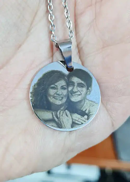 Dije Redondo Plateado Personalizado