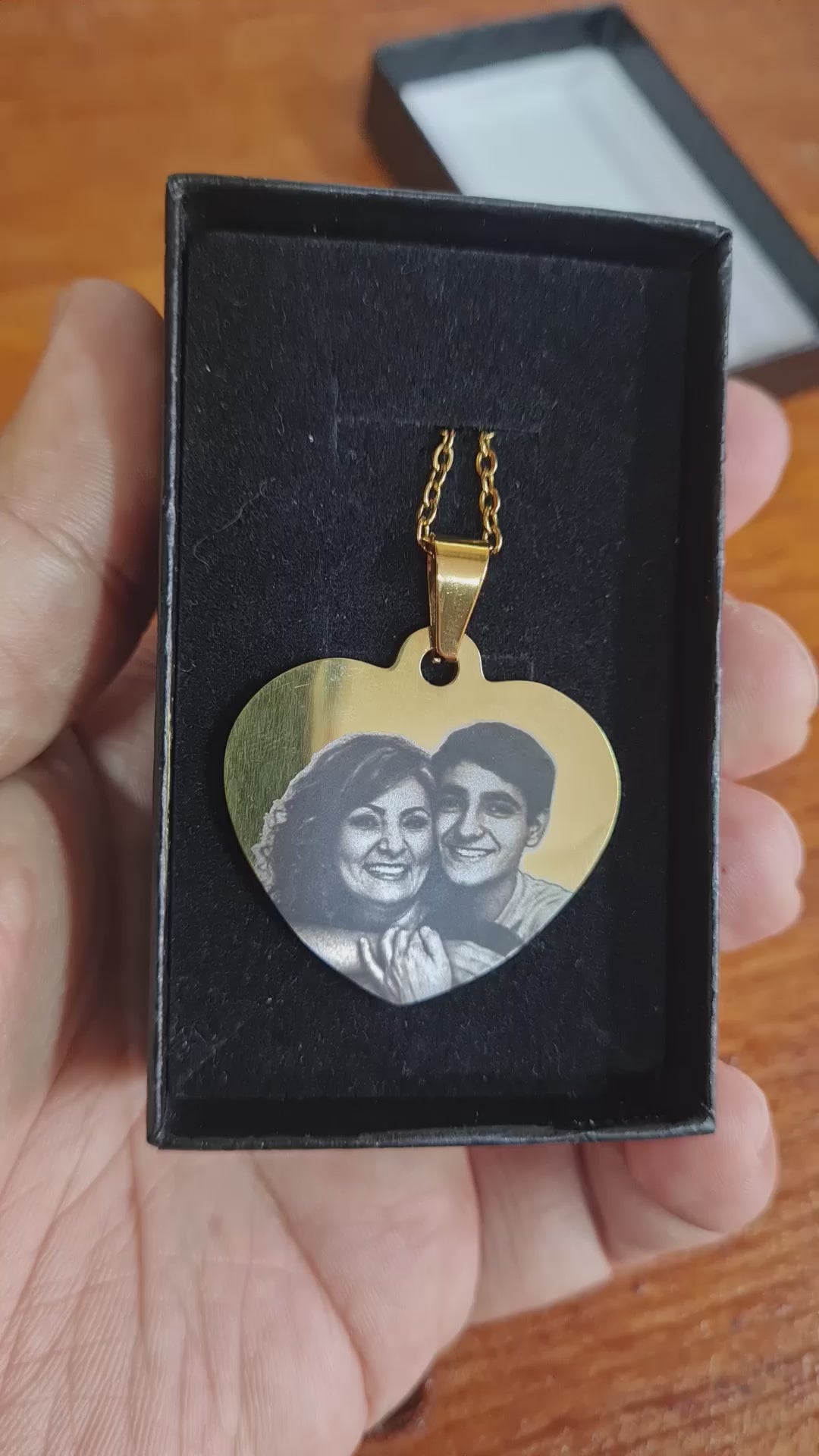 Caja Dije de Corazon Dorado Personalizado.